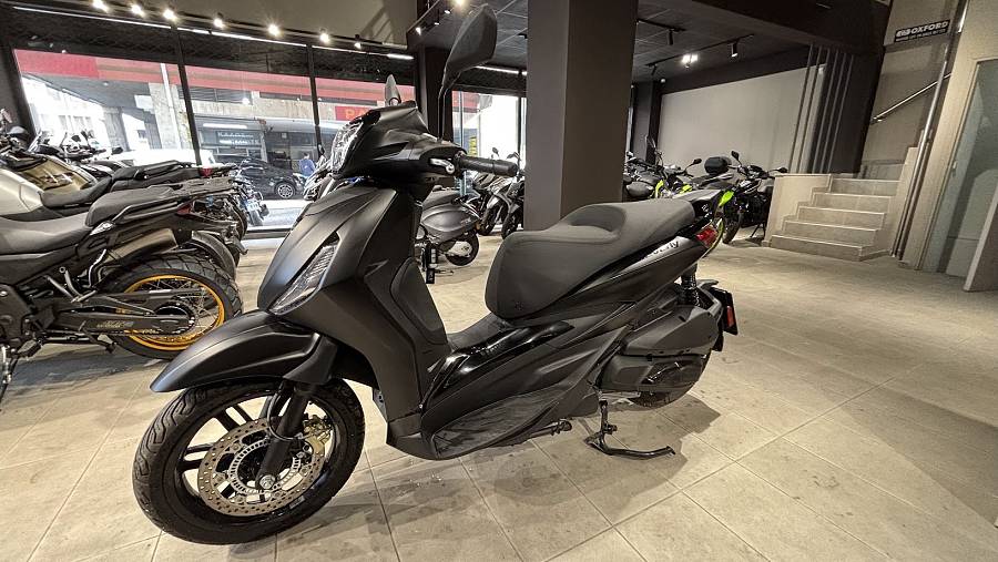 PIAGGIO BEVERLY 300  ΜΑΥΡΟ 10.2024