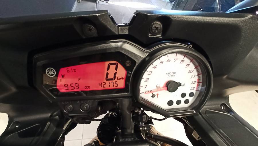 YAMAHA FZ8 FAZER 800 ΜΑΥΡΟ 10.2011