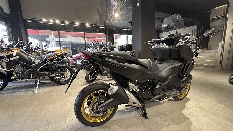 HONDA FORZA 750 ΜΑΥΡΟ 09.2024